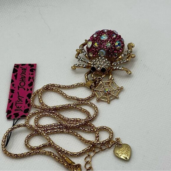 NECKLACE! HALLOWEEN! Betsey Johnson Pink Rhinestone Spider with Web BNWT - Picture 2 of 6